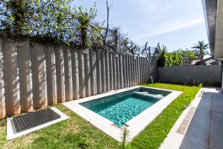 Casa de condomínio à venda com 400m², 4 quartos e 6 vagasPiscina