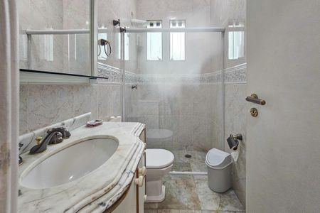 Casa de condomínio para alugar com 480m², 4 quartos e 6 vagas Casa de condomínio para alugar com 480m², 4 quartos e 6 vagasBanheiro