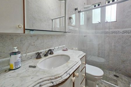 Casa de condomínio para alugar com 480m², 4 quartos e 6 vagas Casa de condomínio para alugar com 480m², 4 quartos e 6 vagasBanheiro