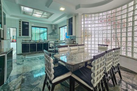 Casa de condomínio para alugar com 480m², 4 quartos e 6 vagas Casa de condomínio para alugar com 480m², 4 quartos e 6 vagasCopa