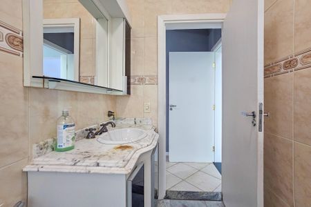 Casa de condomínio para alugar com 480m², 4 quartos e 6 vagas Casa de condomínio para alugar com 480m², 4 quartos e 6 vagasBanheiro da Suíte 1