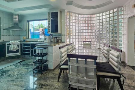 Casa de condomínio para alugar com 480m², 4 quartos e 6 vagas Casa de condomínio para alugar com 480m², 4 quartos e 6 vagasCopa