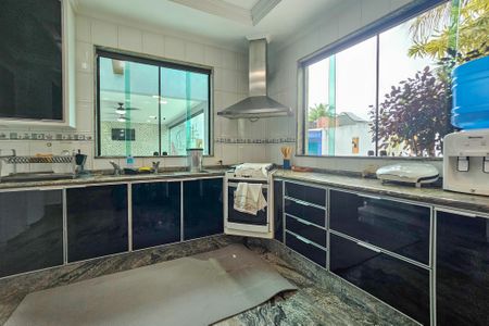 Casa de condomínio para alugar com 480m², 4 quartos e 6 vagas Casa de condomínio para alugar com 480m², 4 quartos e 6 vagasCozinha