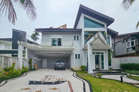 Casa de condomínio para alugar com 480m², 4 quartos e 6 vagas Casa de condomínio para alugar com 480m², 4 quartos e 6 vagasFachada