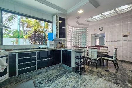 Casa de condomínio para alugar com 480m², 4 quartos e 6 vagas Casa de condomínio para alugar com 480m², 4 quartos e 6 vagasCozinha