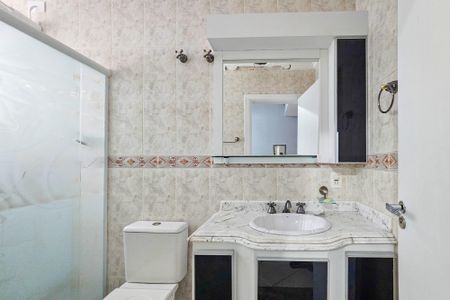 Casa de condomínio para alugar com 480m², 4 quartos e 6 vagas Casa de condomínio para alugar com 480m², 4 quartos e 6 vagasBanheiro da Suíte 3