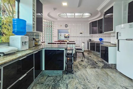 Casa de condomínio para alugar com 480m², 4 quartos e 6 vagas Casa de condomínio para alugar com 480m², 4 quartos e 6 vagasCozinha