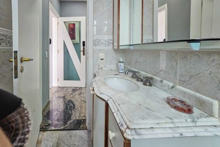 Casa de condomínio para alugar com 480m², 4 quartos e 6 vagas Casa de condomínio para alugar com 480m², 4 quartos e 6 vagasBanheiro