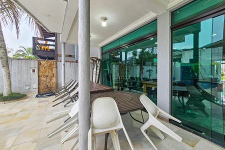 Casa de condomínio para alugar com 480m², 4 quartos e 6 vagas Casa de condomínio para alugar com 480m², 4 quartos e 6 vagasVaranda da Sala 4
