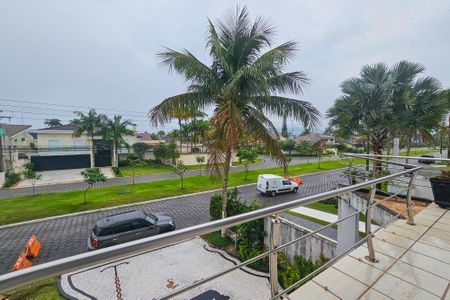 Casa de condomínio para alugar com 480m², 4 quartos e 6 vagas Casa de condomínio para alugar com 480m², 4 quartos e 6 vagasVaranda da Suíte 1