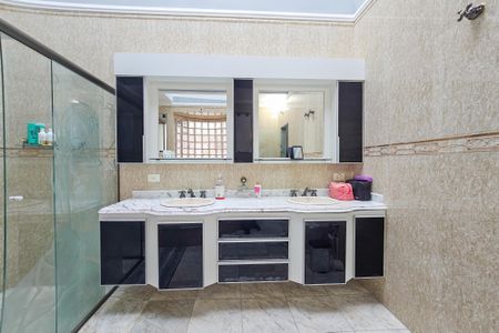 Casa de condomínio para alugar com 480m², 4 quartos e 6 vagas Casa de condomínio para alugar com 480m², 4 quartos e 6 vagasBanheiro da Suíte 2