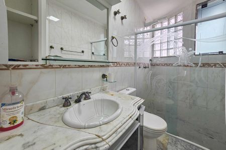 Casa de condomínio para alugar com 480m², 4 quartos e 6 vagas Casa de condomínio para alugar com 480m², 4 quartos e 6 vagasBanheiro da Suíte 4