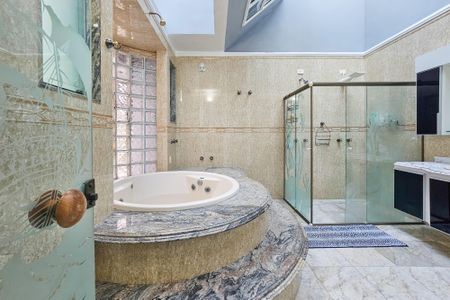 Casa de condomínio para alugar com 480m², 4 quartos e 6 vagas Casa de condomínio para alugar com 480m², 4 quartos e 6 vagasBanheiro da Suíte 2