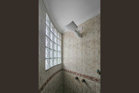 Casa de condomínio para alugar com 480m², 4 quartos e 6 vagas Casa de condomínio para alugar com 480m², 4 quartos e 6 vagasBanheiro da Suíte 3