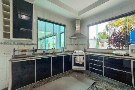 Casa de condomínio para alugar com 480m², 4 quartos e 6 vagas Casa de condomínio para alugar com 480m², 4 quartos e 6 vagasCozinha