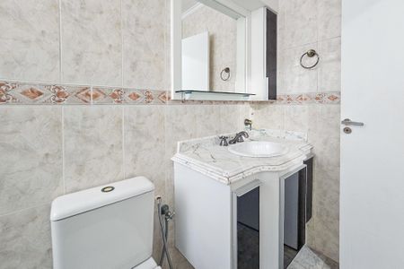 Casa de condomínio para alugar com 480m², 4 quartos e 6 vagas Casa de condomínio para alugar com 480m², 4 quartos e 6 vagasBanheiro da Suíte 3