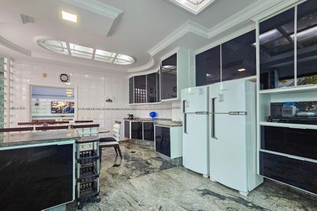 Casa de condomínio para alugar com 480m², 4 quartos e 6 vagas Casa de condomínio para alugar com 480m², 4 quartos e 6 vagasCozinha