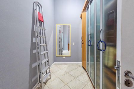 Casa de condomínio para alugar com 480m², 4 quartos e 6 vagas Casa de condomínio para alugar com 480m², 4 quartos e 6 vagasCloset da Suíte 2