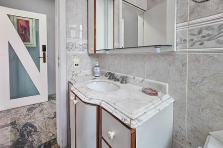 Casa de condomínio para alugar com 480m², 4 quartos e 6 vagas Casa de condomínio para alugar com 480m², 4 quartos e 6 vagasBanheiro