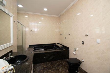 Casa à venda com 539m², 4 quartos e 4 vagasBanheiro da Suíte 1