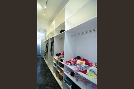 Casa à venda com 539m², 4 quartos e 4 vagasCloset - Quarto 2