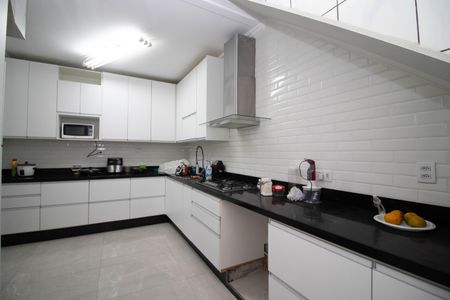 Casa à venda com 539m², 4 quartos e 4 vagasCozinha - Armários