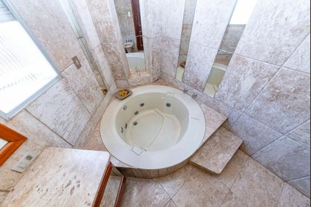 Apartamento à venda com 160m², 4 quartos e 3 vagas Apartamento à venda com 160m², 4 quartos e 3 vagasBanheiro Social