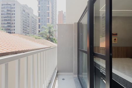 Varanda de kitnet/studio para alugar com 1 quarto, 26m² em Pinheiros, São Paulo