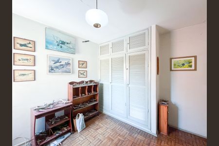 Casa à venda com 300m², 3 quartos e 2 vagas Casa à venda com 300m², 3 quartos e 2 vagasQuarto 2