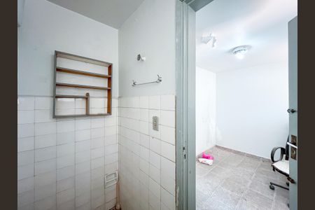 Casa à venda com 300m², 3 quartos e 2 vagas Casa à venda com 300m², 3 quartos e 2 vagasBanheiro de serviço