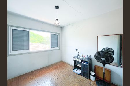 Casa à venda com 300m², 3 quartos e 2 vagas Casa à venda com 300m², 3 quartos e 2 vagasQuarto 1