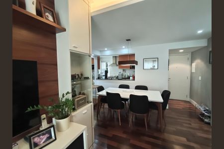 Apartamento à venda com 97m², 3 quartos e 2 vagas Apartamento à venda com 97m², 3 quartos e 2 vagasSala/Sala jantar