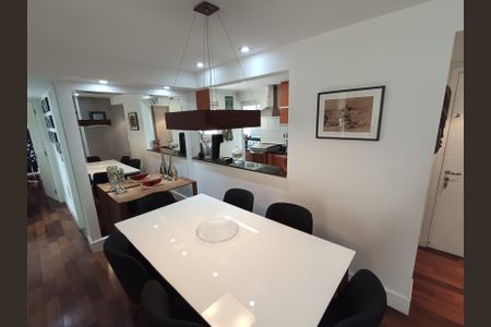 Apartamento à venda com 97m², 3 quartos e 2 vagas Apartamento à venda com 97m², 3 quartos e 2 vagasSala/Sala jantar