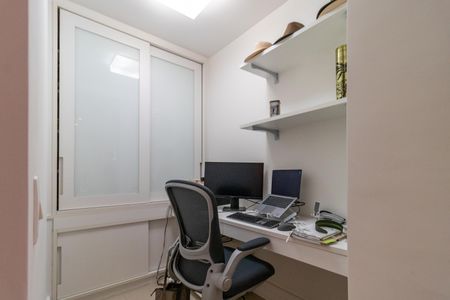 Apartamento à venda com 134m², 2 quartos e 2 vagas Apartamento à venda com 134m², 2 quartos e 2 vagasEscritório