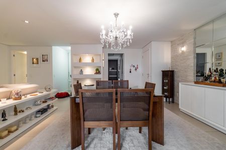 Apartamento à venda com 134m², 2 quartos e 2 vagas Apartamento à venda com 134m², 2 quartos e 2 vagasSala de Jantar