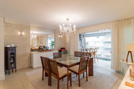 Apartamento à venda com 134m², 2 quartos e 2 vagas Apartamento à venda com 134m², 2 quartos e 2 vagasSala de Jantar