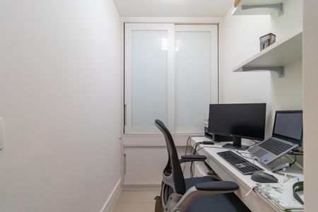 Apartamento à venda com 134m², 2 quartos e 2 vagas Apartamento à venda com 134m², 2 quartos e 2 vagasEscritório