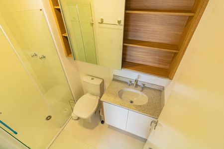 Banheiro Social de kitnet/studio para alugar com 1 quarto, 28m² em Jardim Prudência, São Paulo