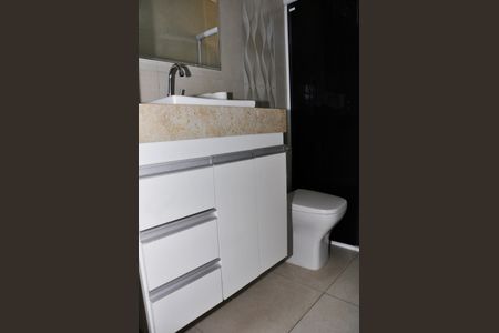 Apartamento à venda com 48m², 2 quartos e 1 vaga Apartamento à venda com 48m², 2 quartos e 1 vagaDetalhe - Banheiro Social