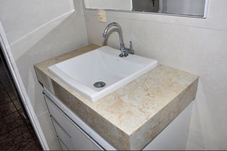 Apartamento à venda com 48m², 2 quartos e 1 vaga Apartamento à venda com 48m², 2 quartos e 1 vagaDetalhe - Banheiro Social