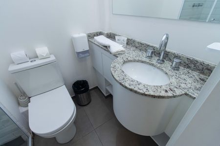 Banheiro de kitnet/studio para alugar com 0 quarto, 20m² em Vila Mariana, São Paulo