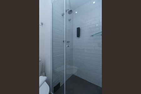 Banheiro de kitnet/studio para alugar com 0 quarto, 22m² em Vila Mariana, São Paulo