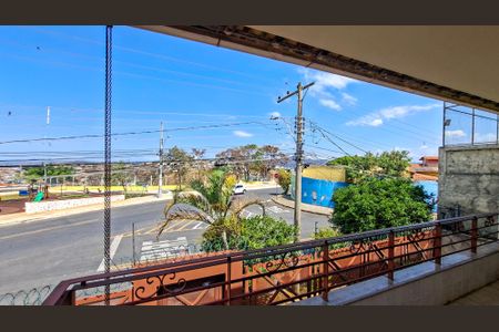 Casa à venda com 360m², 4 quartos e 4 vagasVaranda 2