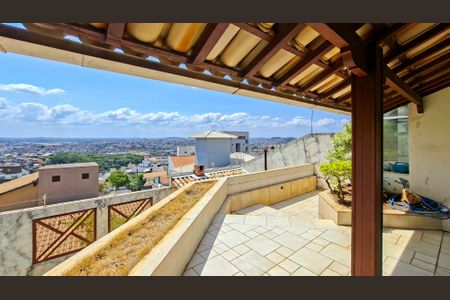 Casa à venda com 360m², 4 quartos e 4 vagasVaranda