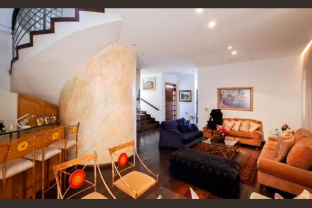 Casa à venda com 360m², 4 quartos e 4 vagasSala