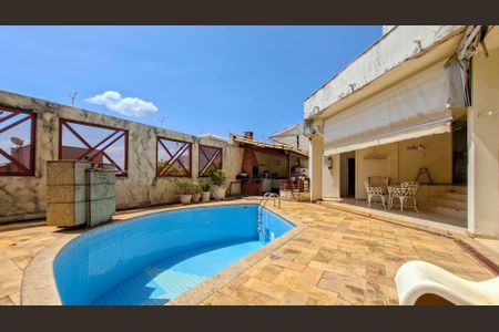 Casa à venda com 360m², 4 quartos e 4 vagasQuintal