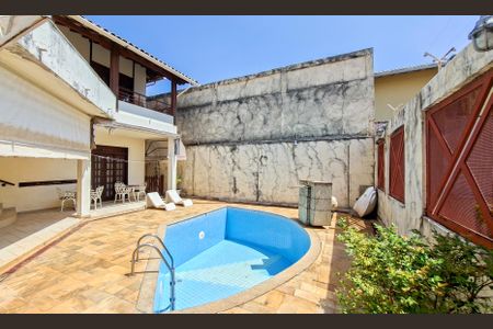 Casa à venda com 360m², 4 quartos e 4 vagasQuintal