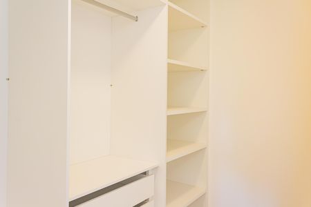 Apartamento para alugar com 76m², 2 quartos e 1 vaga Apartamento para alugar com 76m², 2 quartos e 1 vagaCloset da suíte 2