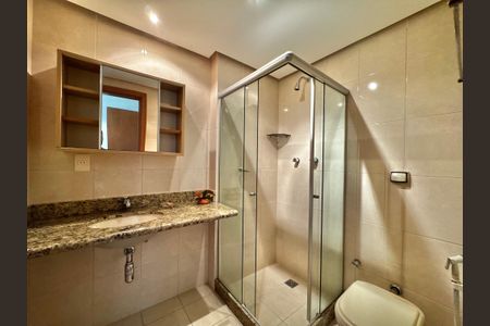 Apartamento à venda com 141m², 4 quartos e 3 vagasSuíte - Banheiro