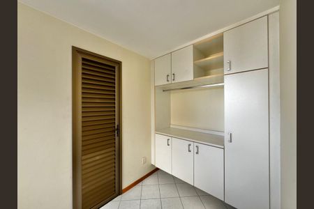 Apartamento à venda com 141m², 4 quartos e 3 vagasCozinha e Área de Serviço - Quarto